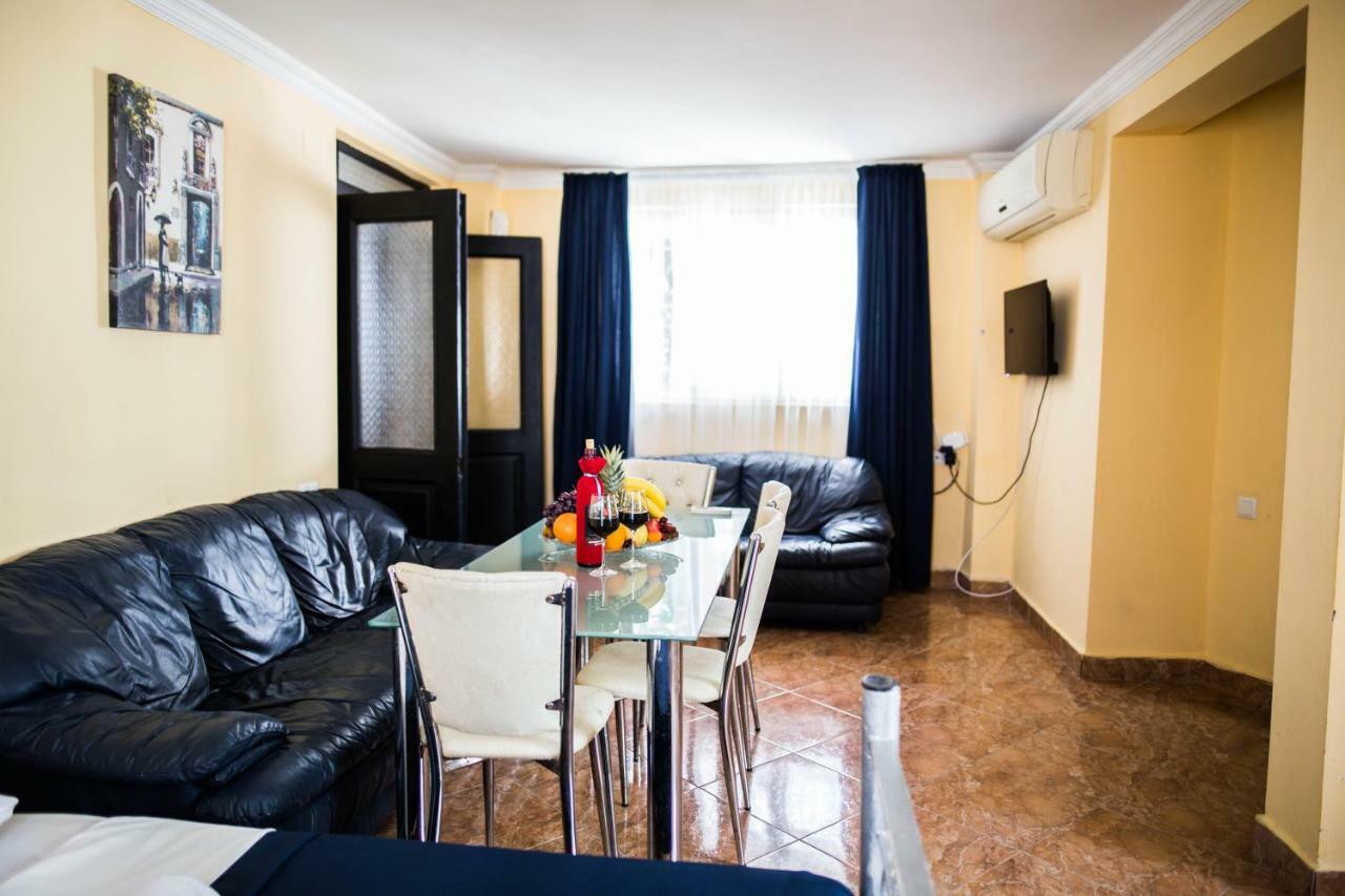 Central Apart-Hotel Батумі Екстер'єр фото